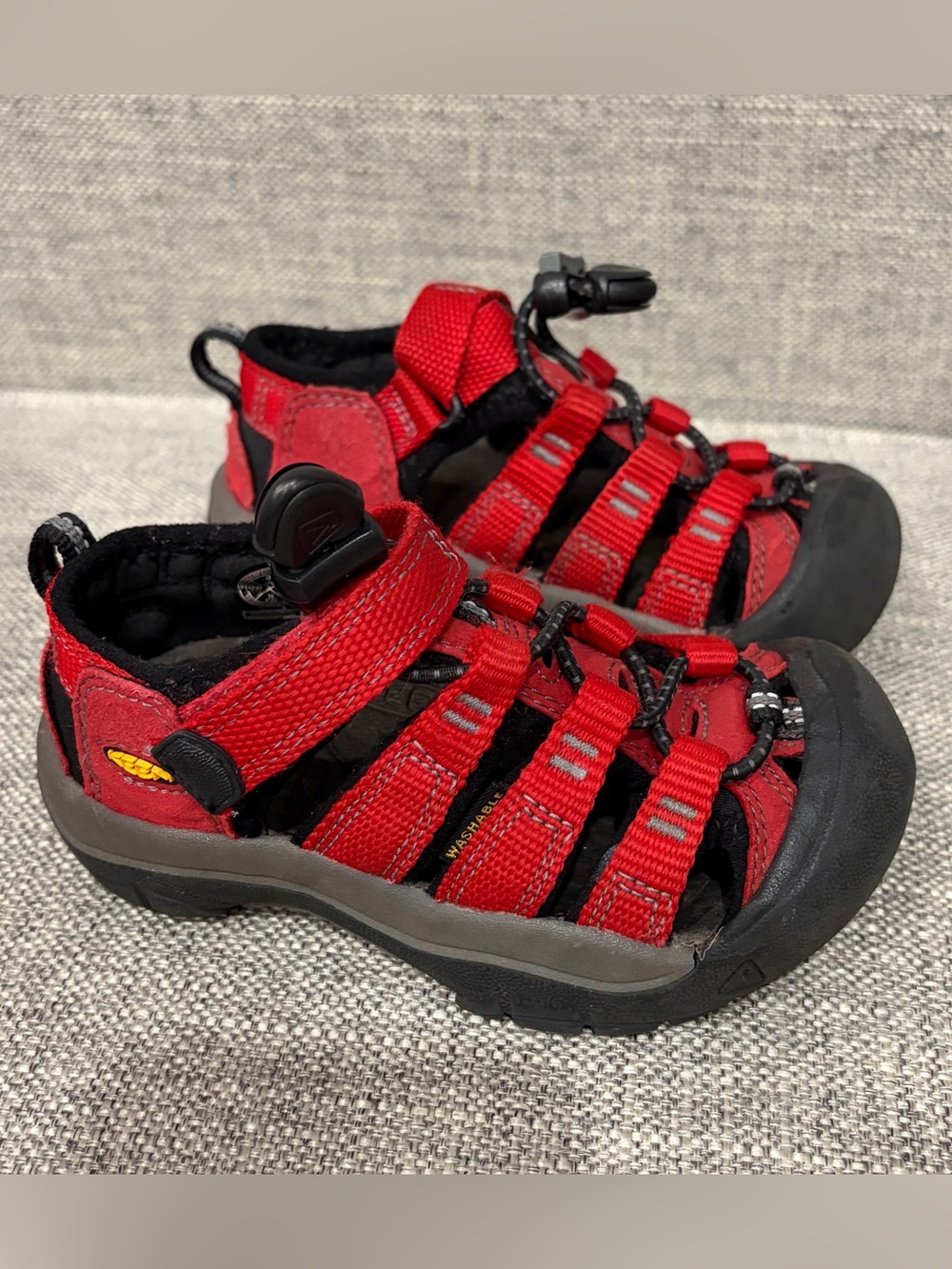Keens size 9 red outdoor water shoes VGUC